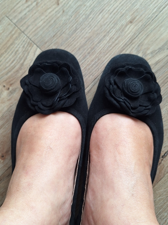 Taryn Rose Shoes - Taryn Rose Rosalyn Black Suede Ballet Flats Rose Detail Size